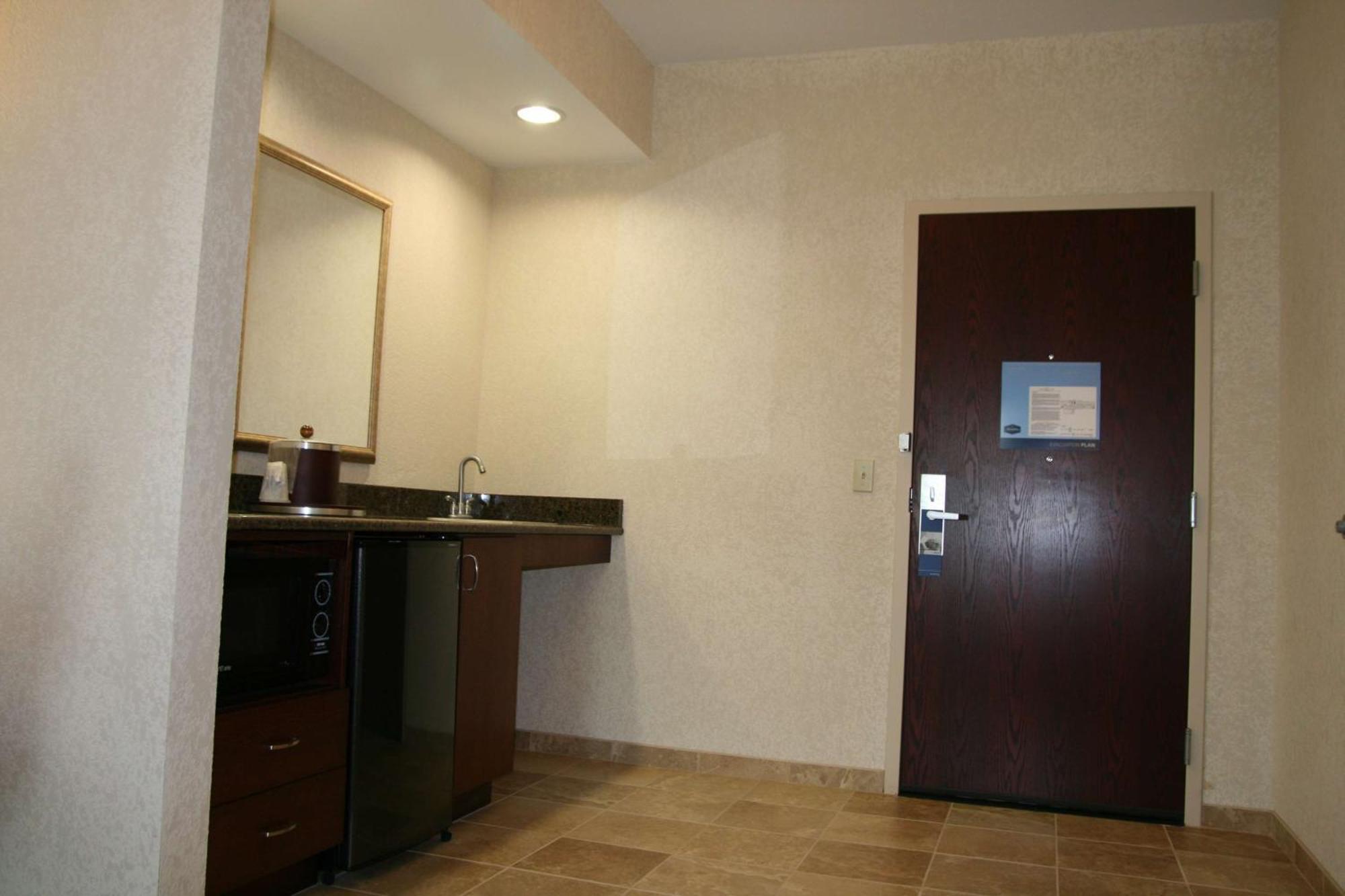 Hampton Inn & Suites Cleveland-Ментор Экстерьер фото