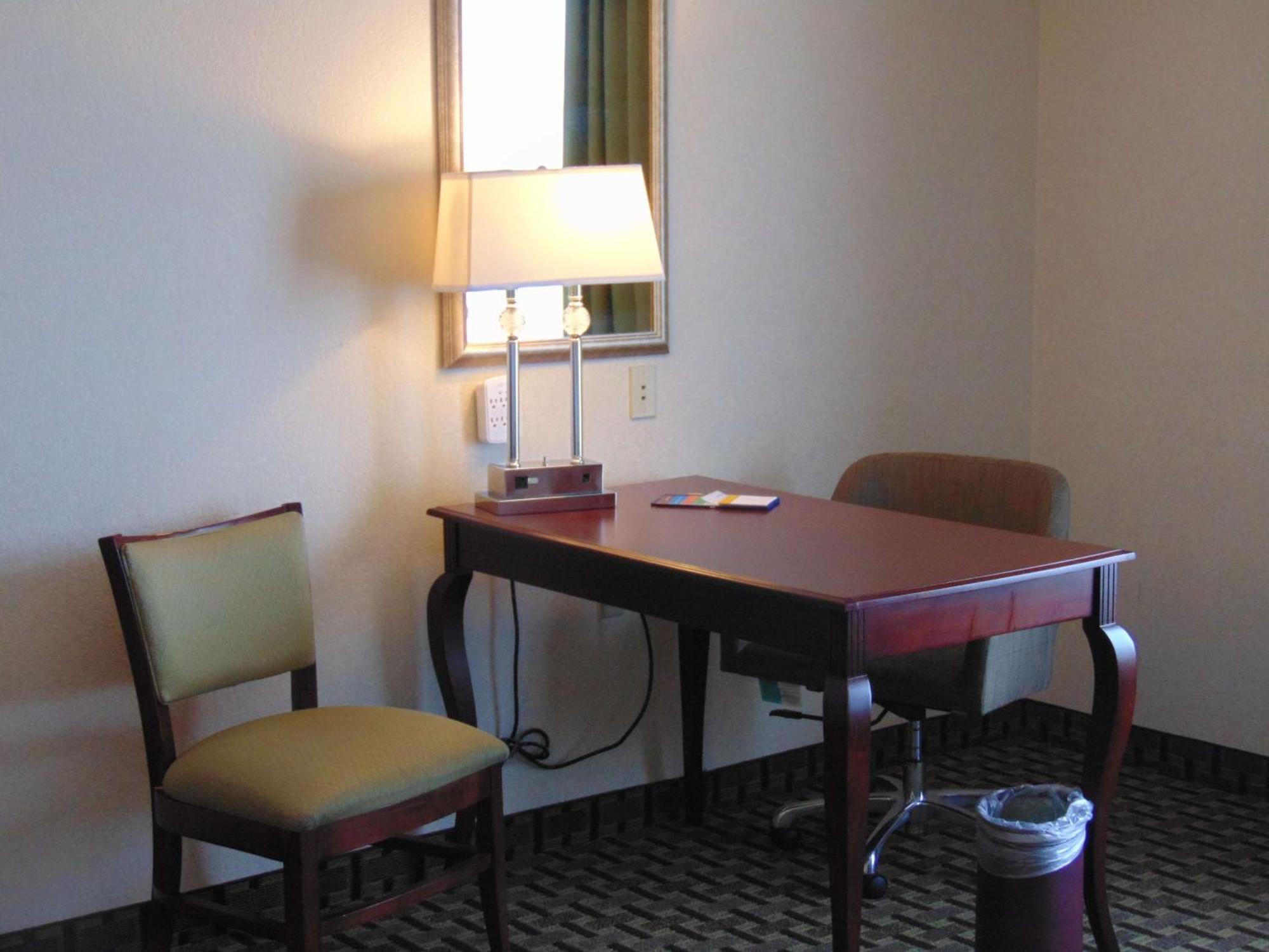 Hampton Inn & Suites Cleveland-Ментор Экстерьер фото