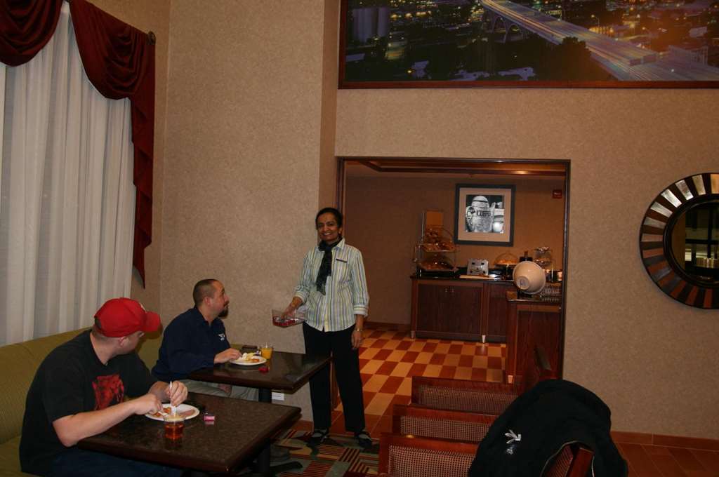 Hampton Inn & Suites Cleveland-Ментор Ресторан фото